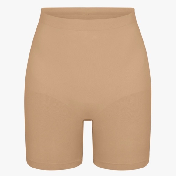 NWT Skims Seamless Sculpt Mid Waist Mid Thigh Short Clay Medium - Picture 1 of 4